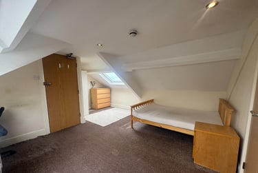 4 bed flat, Seymour Avenue, Lipson, Plymouth, PL48RB - Image 2